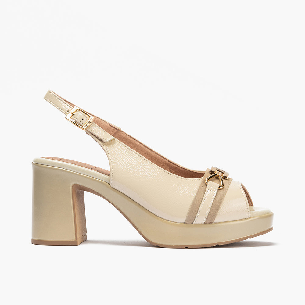 Zapato de salón con tacón plataforma y adorno Crema