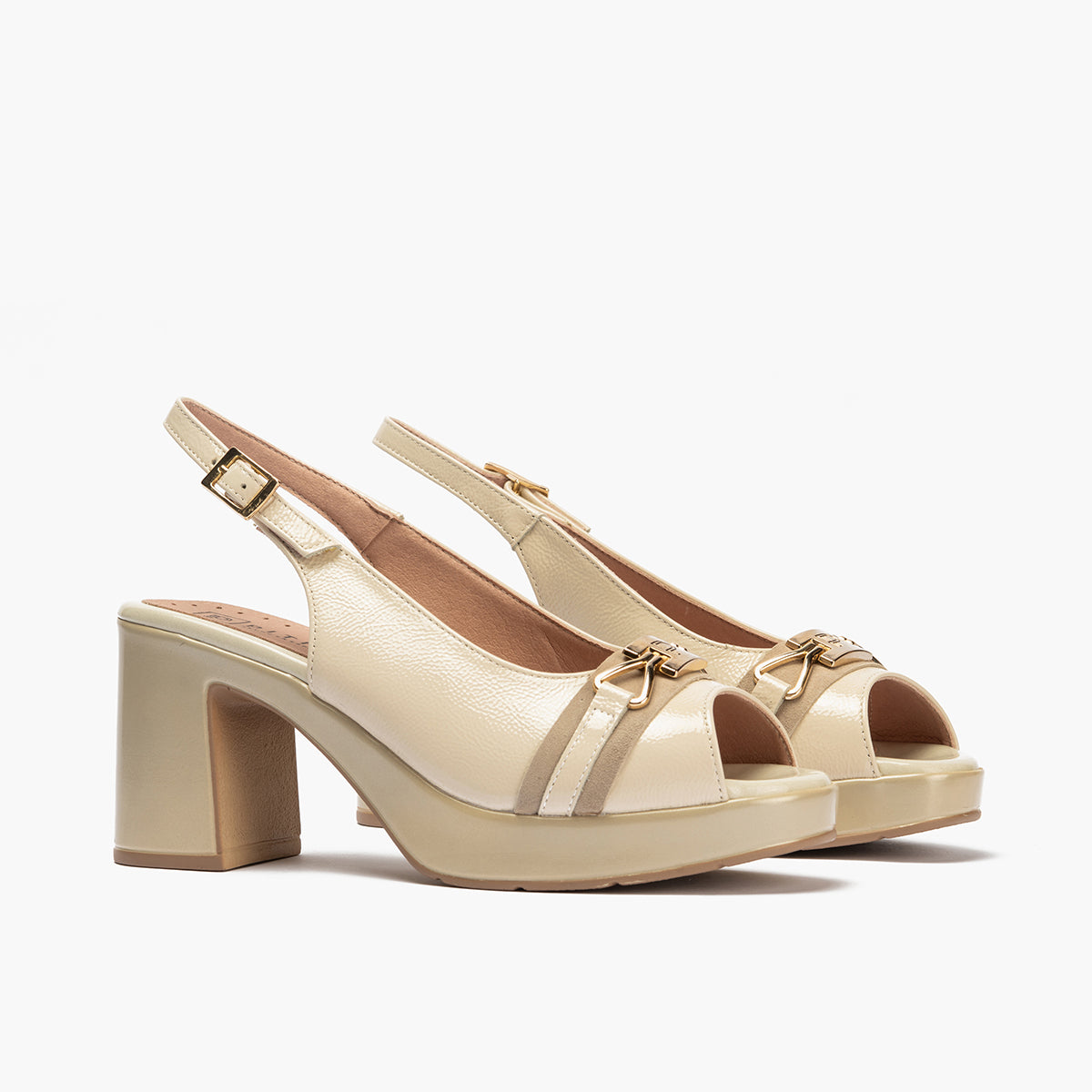 Zapato de salón con tacón plataforma y adorno Crema