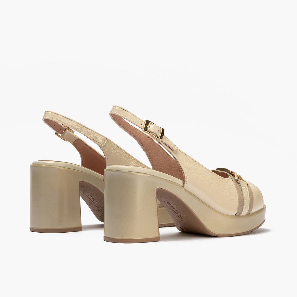 Zapato de salón con tacón plataforma y adorno Crema