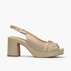 Zapato de salón con tacón plataforma y adorno Piedra