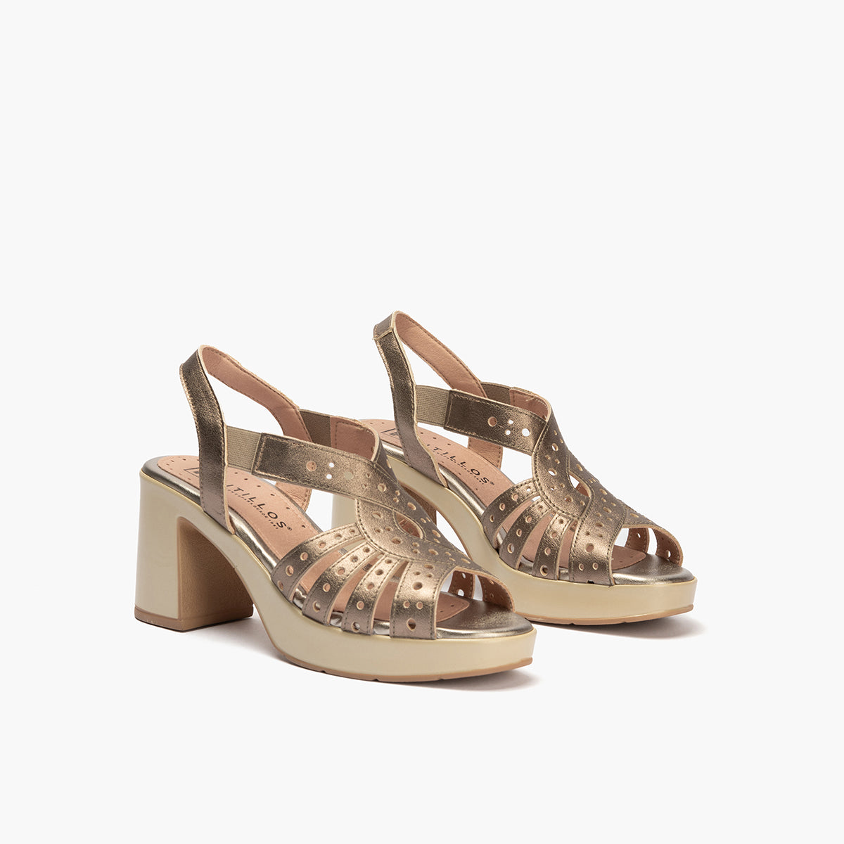 Zapato de salón con tacón plataforma y detalles metalizados Bronce