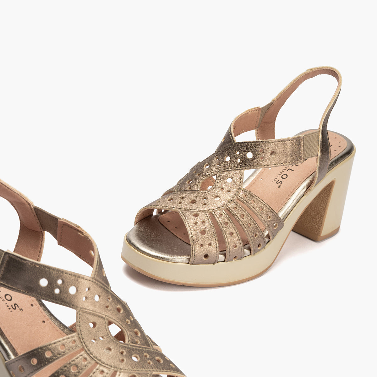Zapato de salón con tacón plataforma y detalles metalizados Bronce
