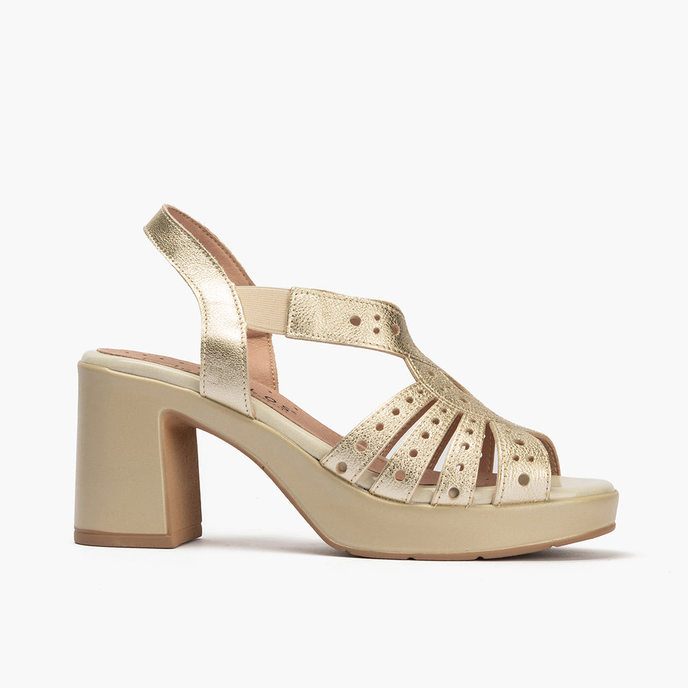 Zapato de salón con tacón plataforma y detalles metalizados Oro