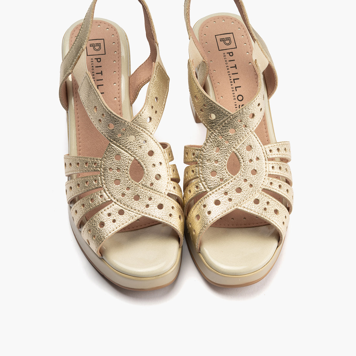 Zapato de salón con tacón plataforma y detalles metalizados Oro