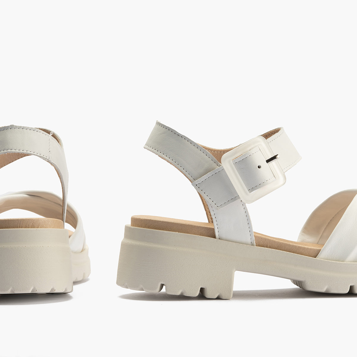 Sandalia en piel con tiras cruzadas Blanco