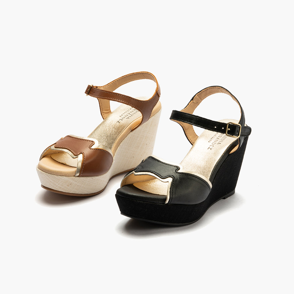 Sandalia con cuña alta en piel napa Negro