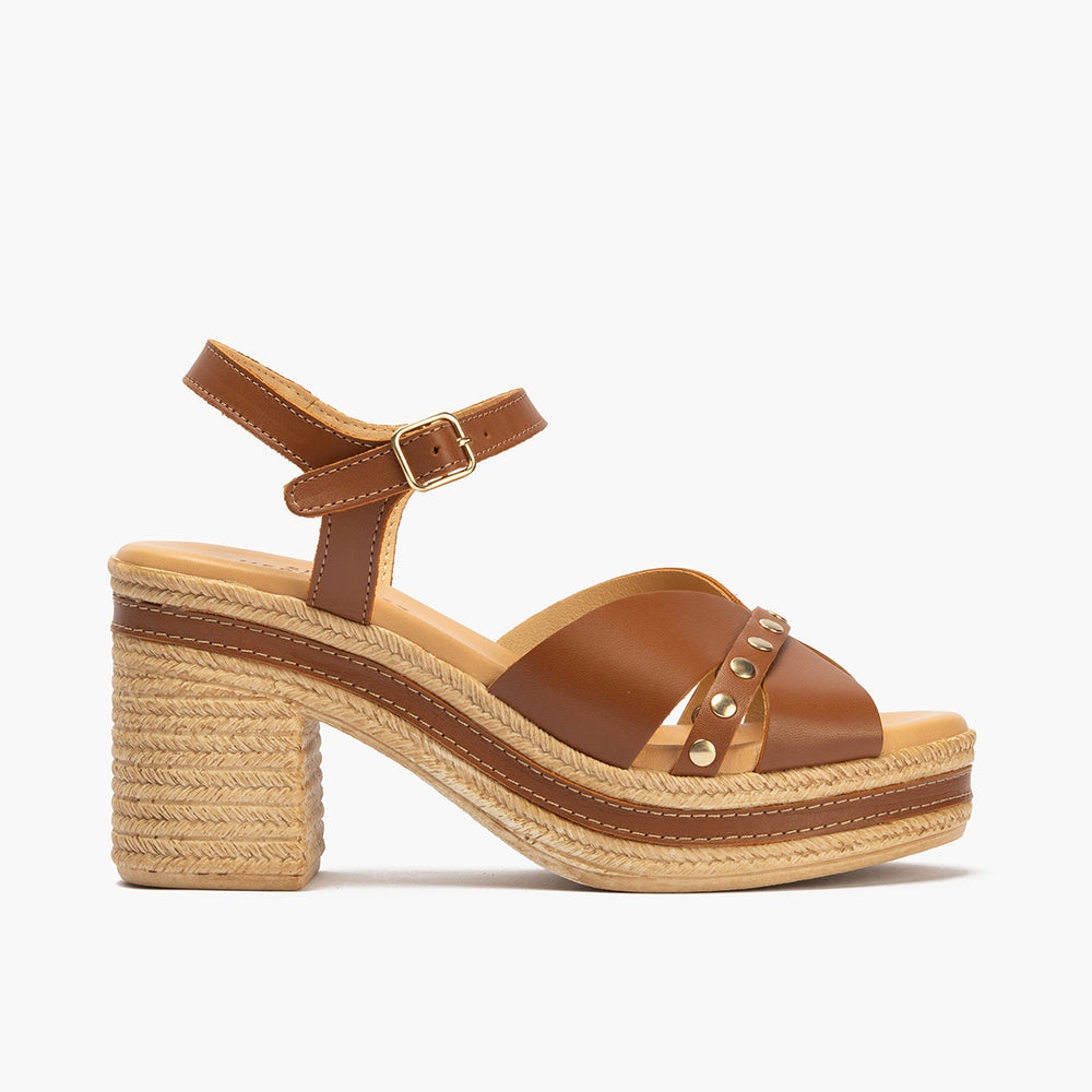 Sandalia con tacón alto en piel napa y detalles metalizados Cuero