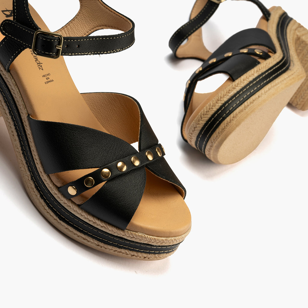 Sandalia con tacón alto en piel napa y detalles metalizados Negro