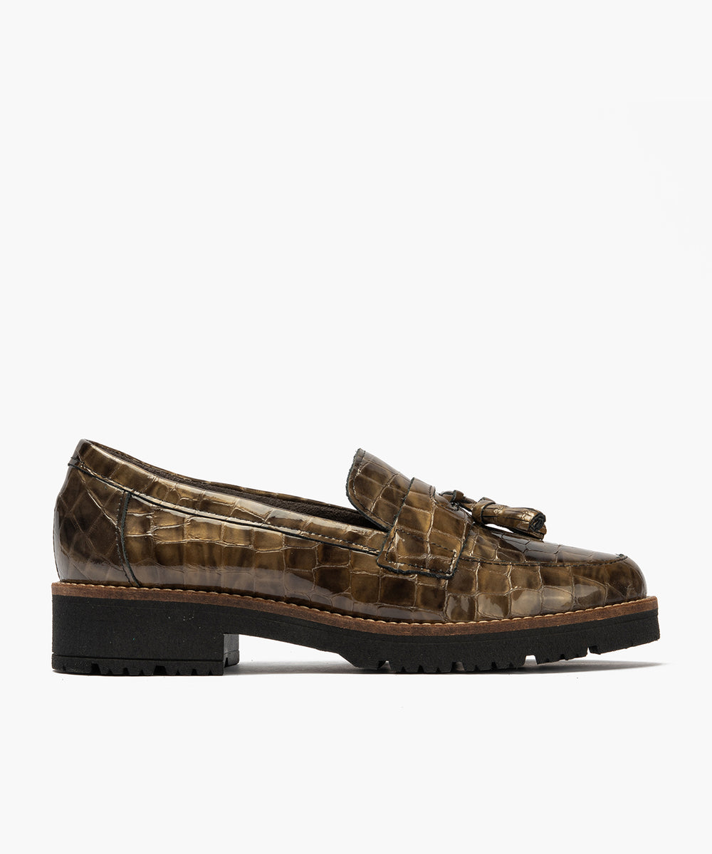 Mocasín en Coco con adorno de mujer color humo
