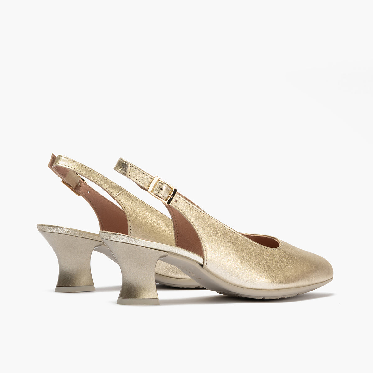 Zapato salón destalonado con tacón medio, en piel laminado Oro