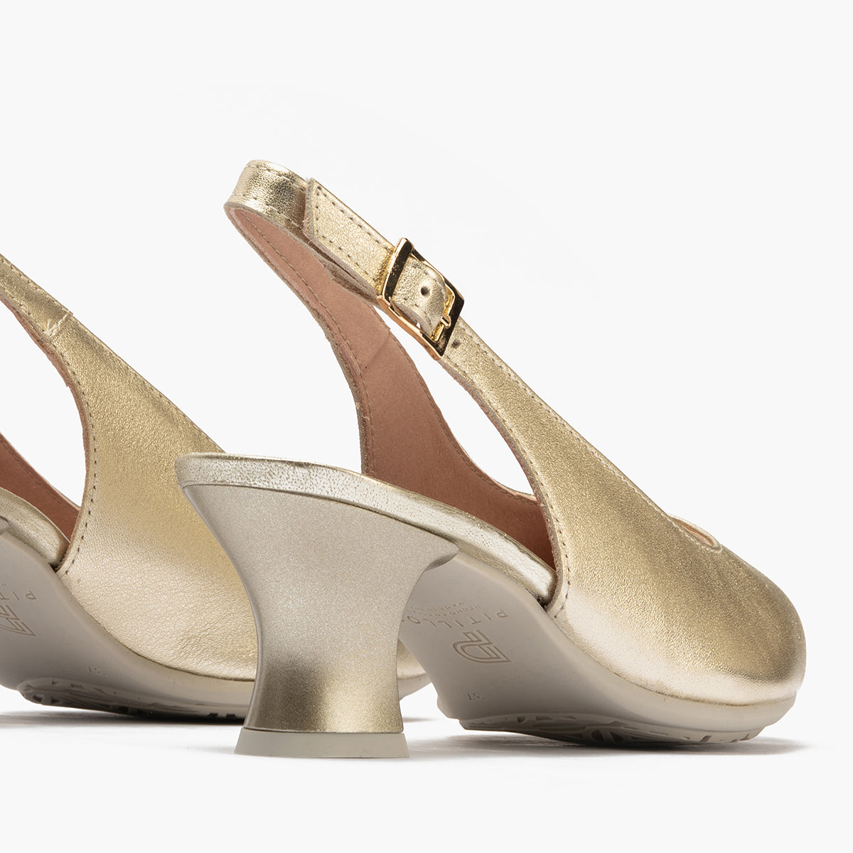 Zapato salón destalonado con tacón medio, en piel laminado Oro