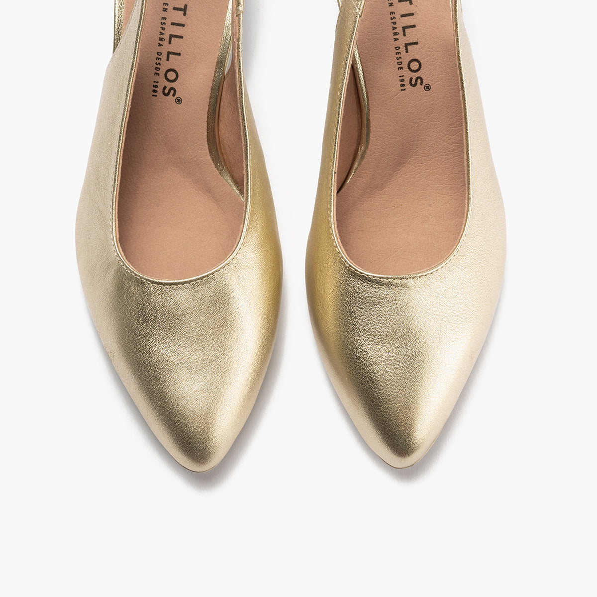 Zapato salón destalonado con tacón medio, en piel laminado Oro