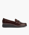 Mocasín en Charol con Adorno Burdeos