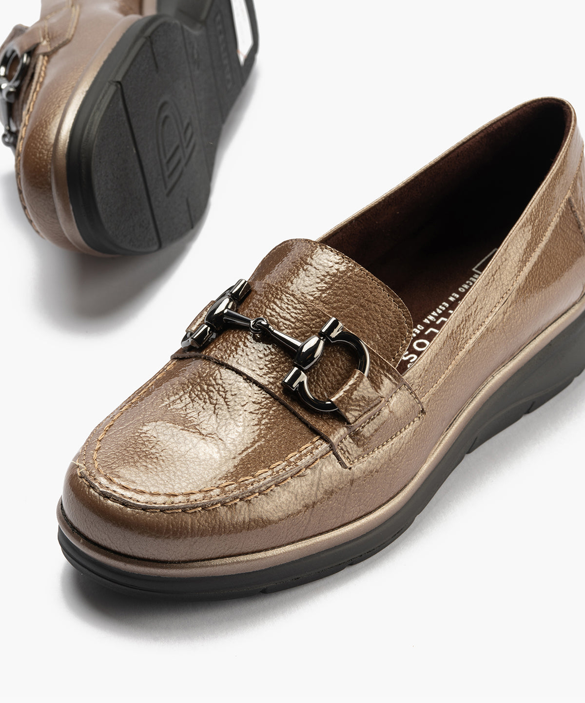 Mocasín en Charol con Adorno Topo