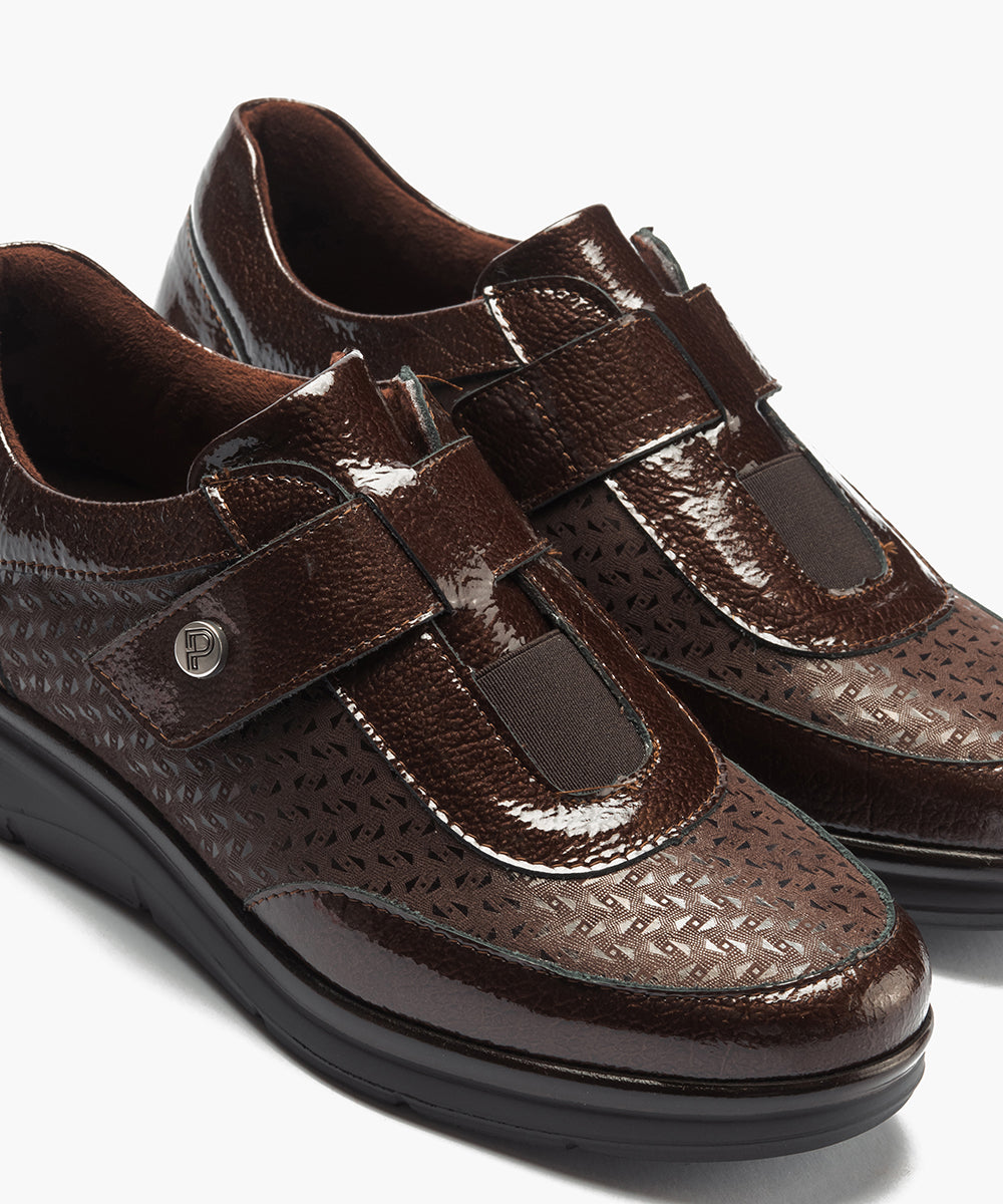 Deportivo con Velcro combinado Charol con Lycra Marrón