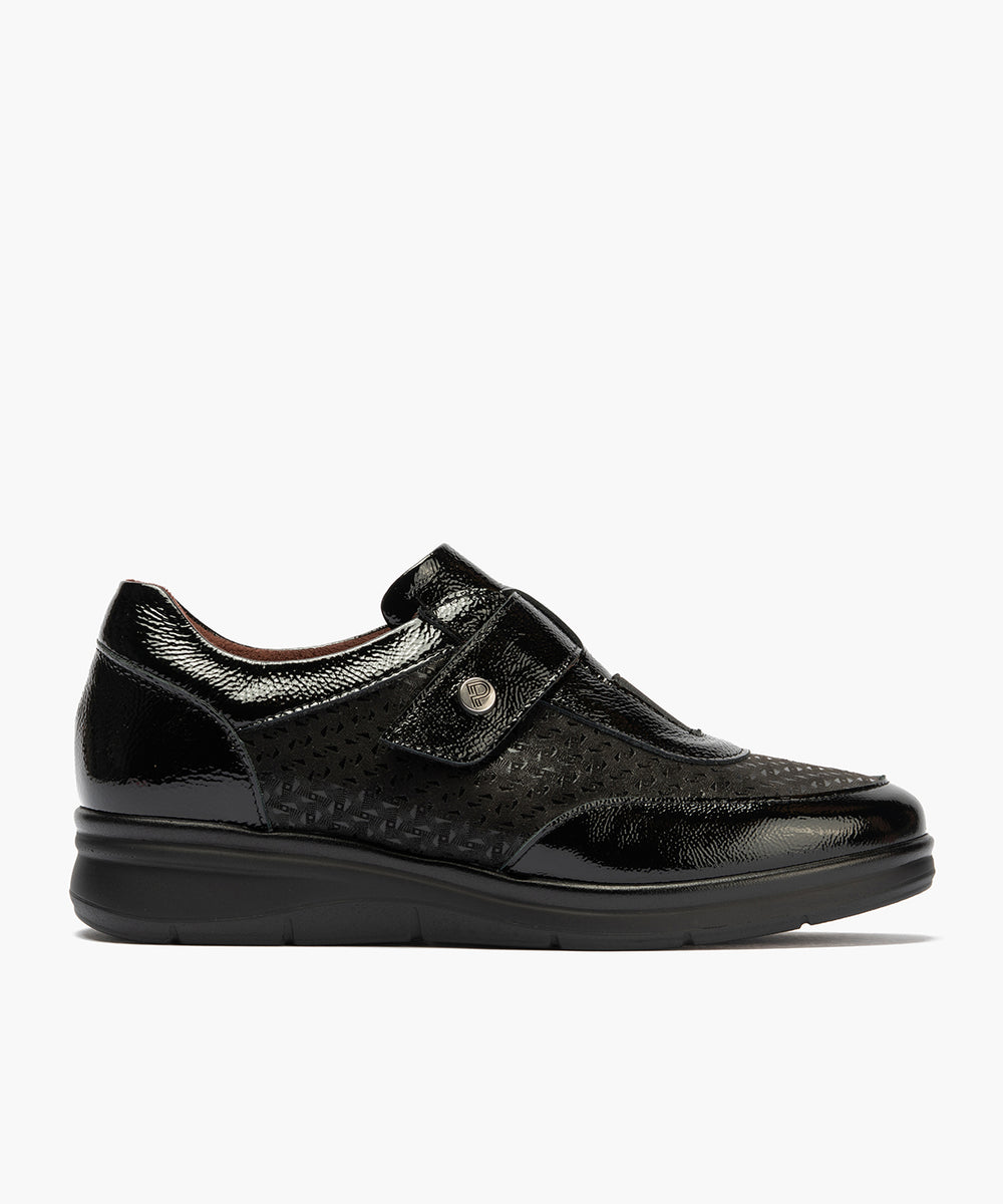 Deportivo con Velcro combinado Charol con Lycra Negro