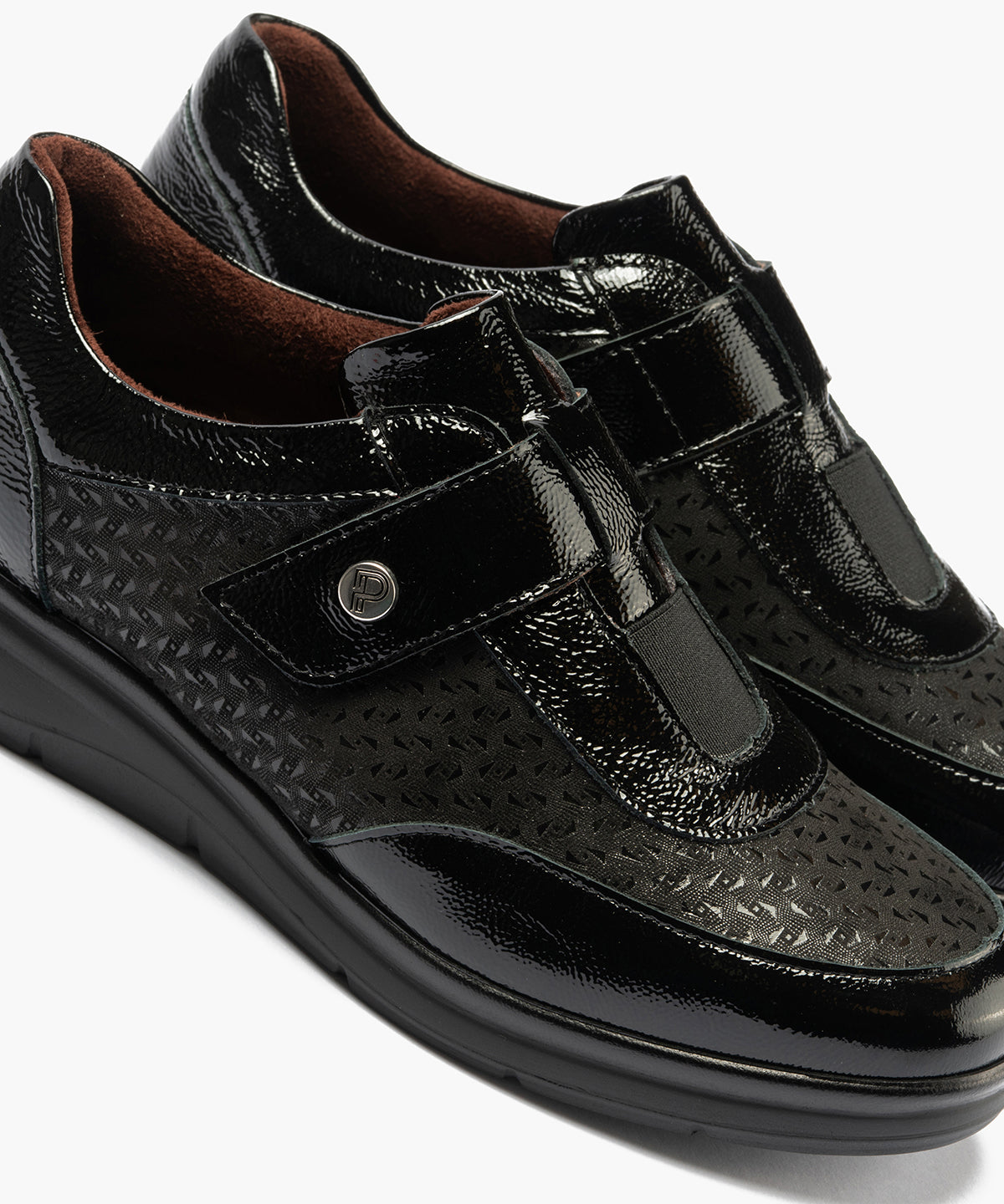 Deportivo con Velcro combinado Charol con Lycra Negro