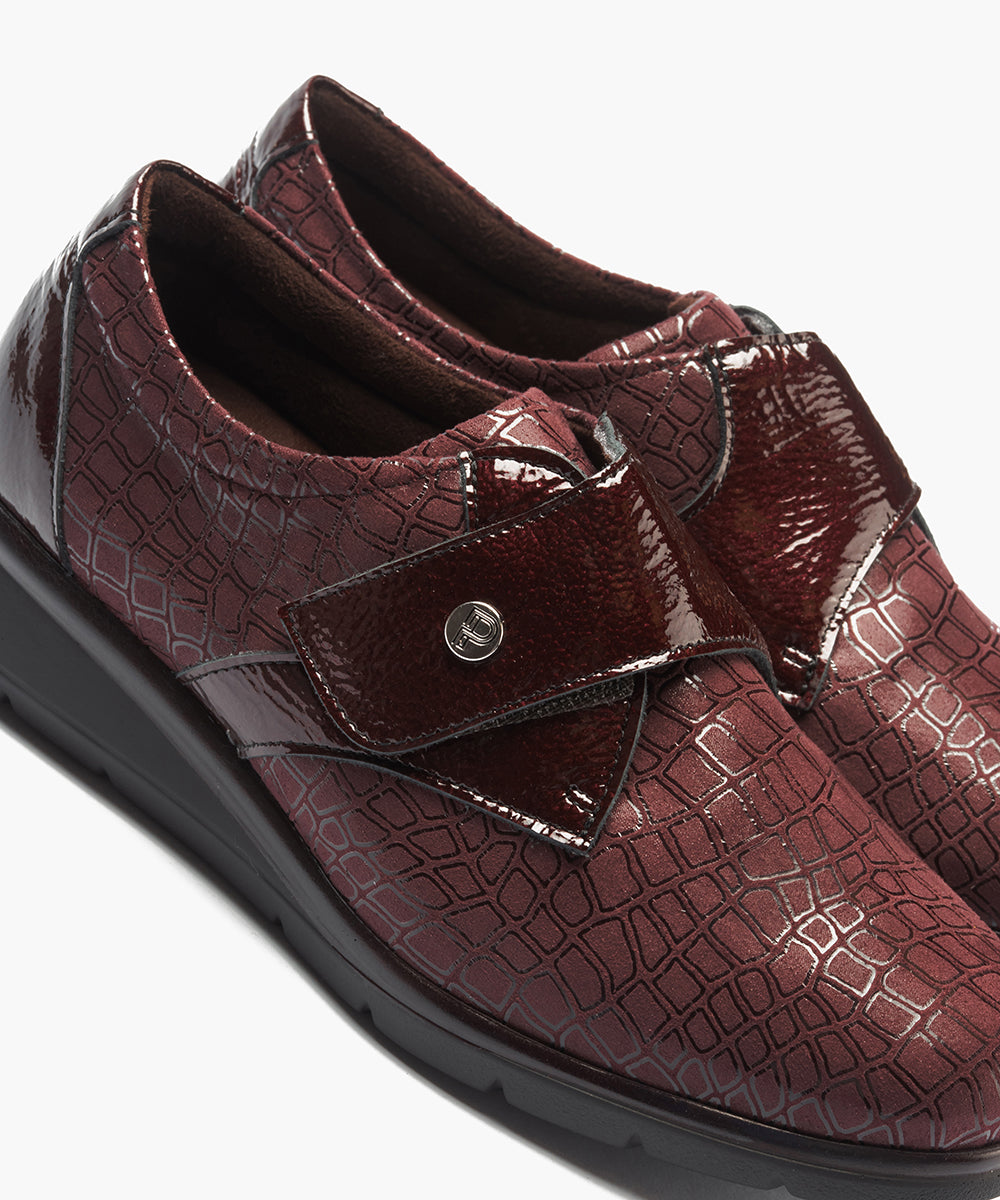 Blucher de velcro combinado lycra con charol Burdeos