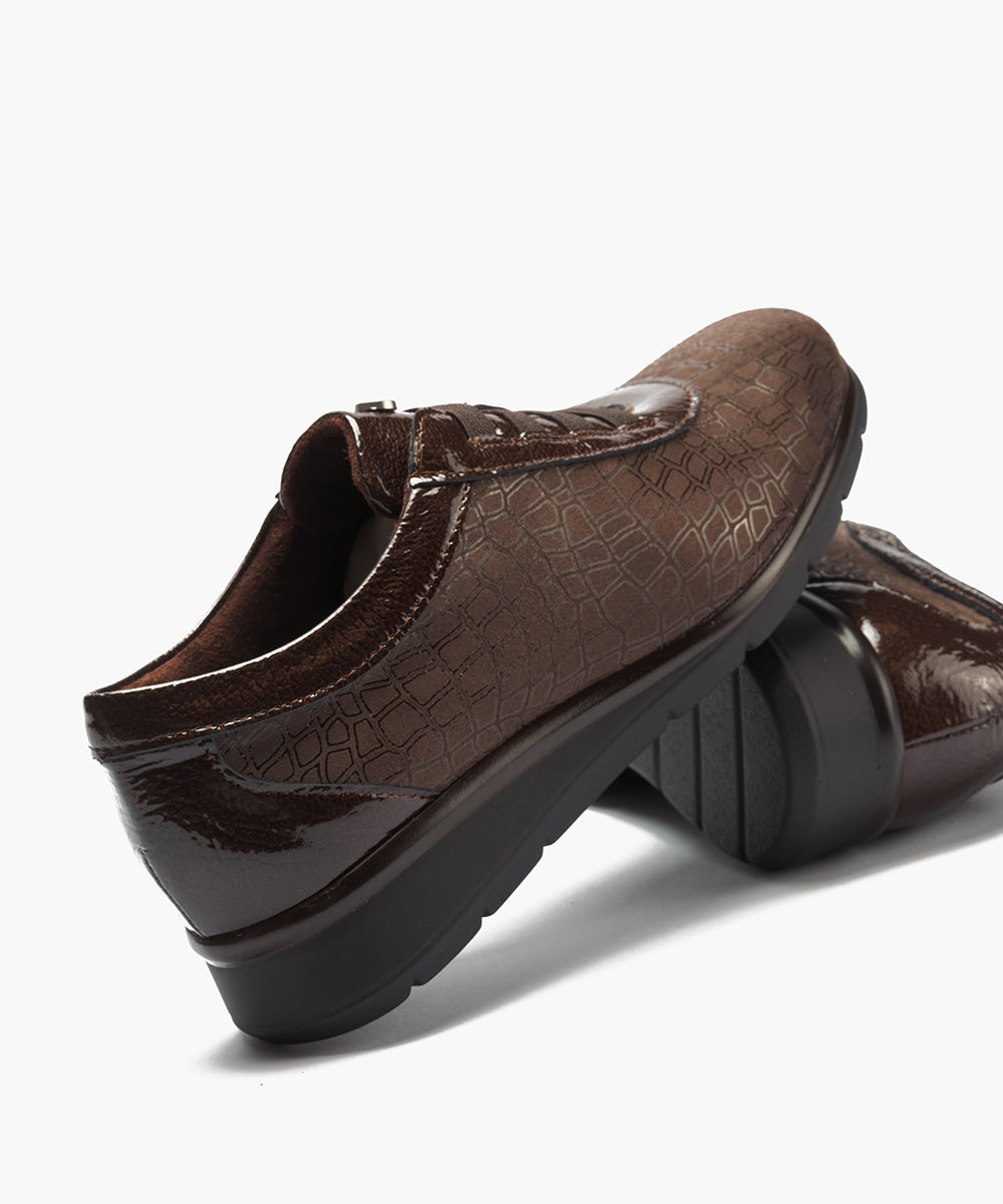 Deportivo con elásticos combinado lycra con charol Marrón