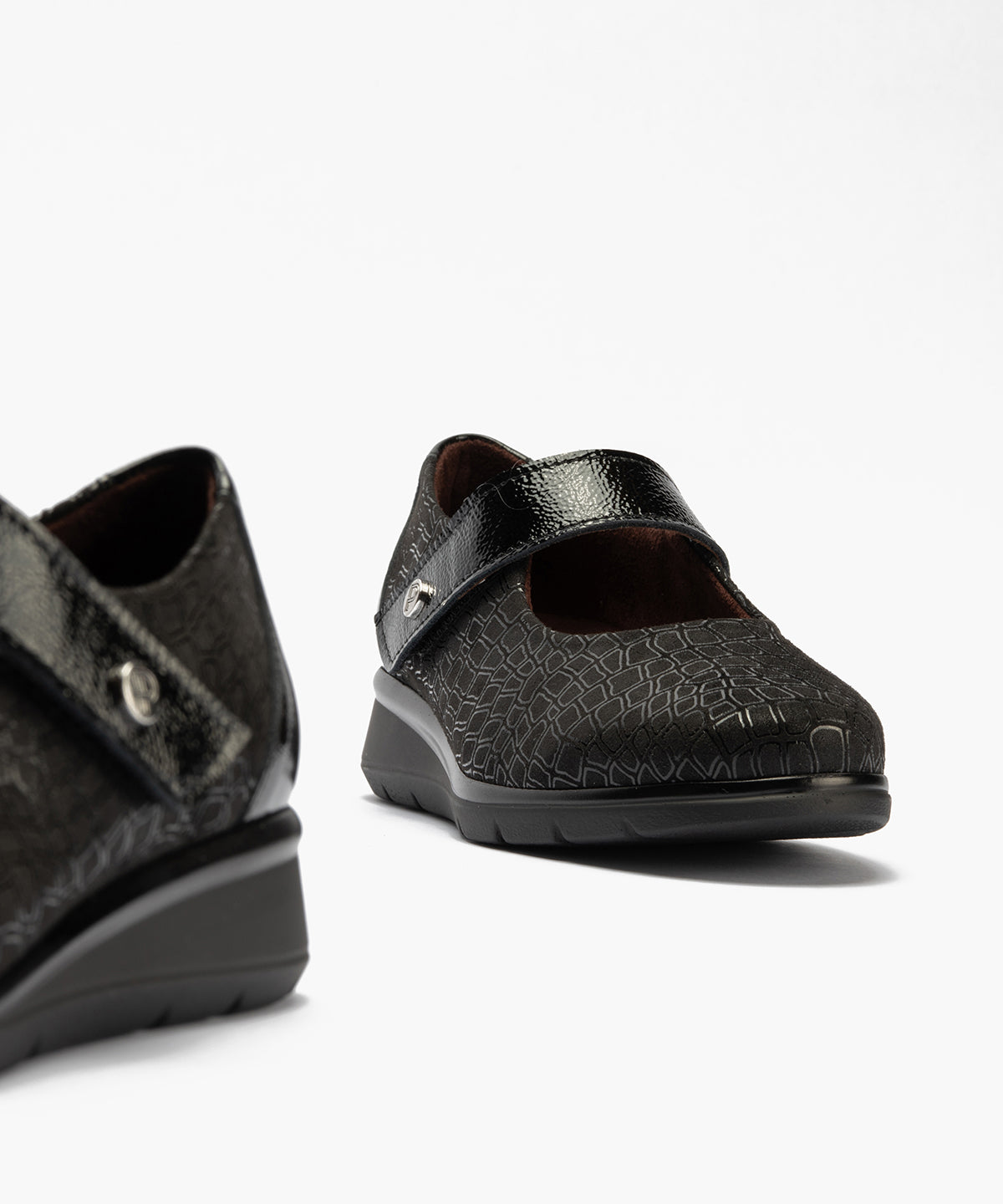 Mercedes con velcro combinado lycra con charol Negro