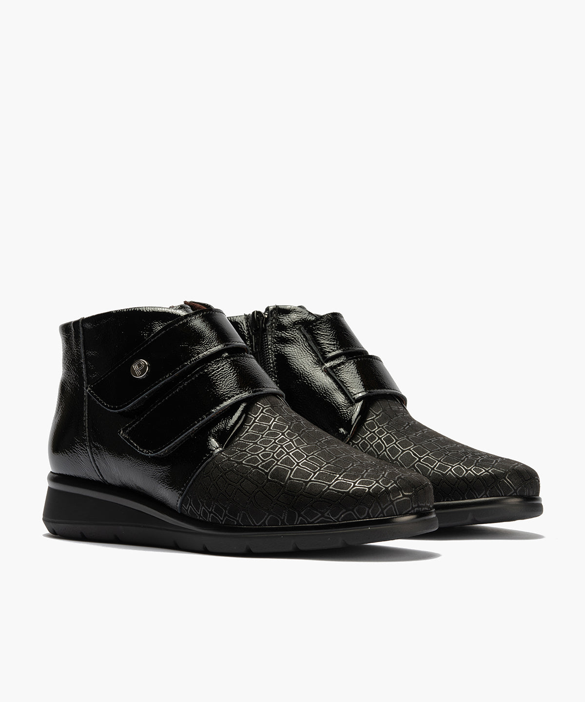 Botín con velcros y cremallera combinado lycra con charol Negro