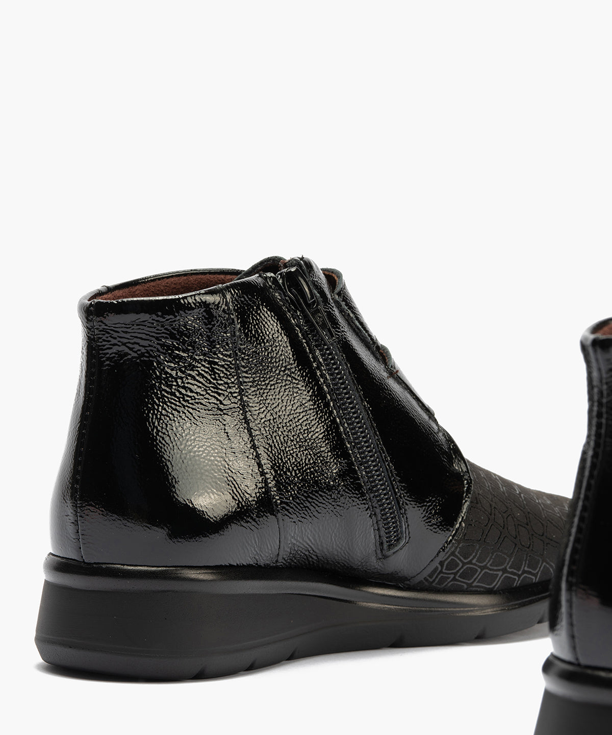 Botín con velcros y cremallera combinado lycra con charol Negro