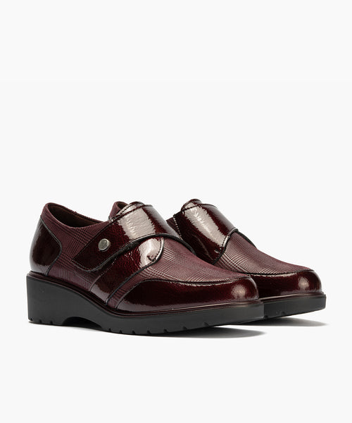 Blucher con velcro combinado charol con lycra Burdeos