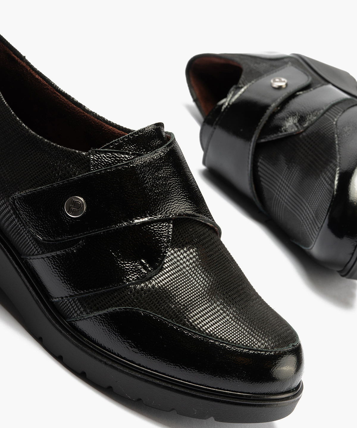 Blucher con velcro combinado charol con lycra Negro
