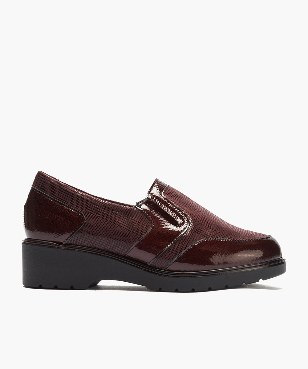 Manoletina con elásticos combinado charol con lycra Burdeos