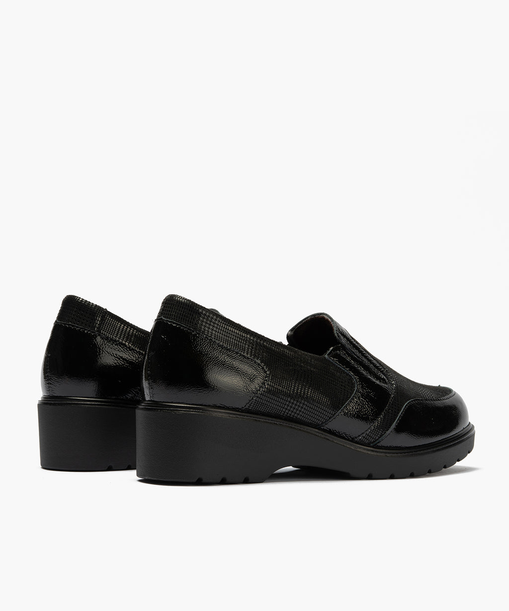 Manoletina con elásticos combinado charol con lycra Negro