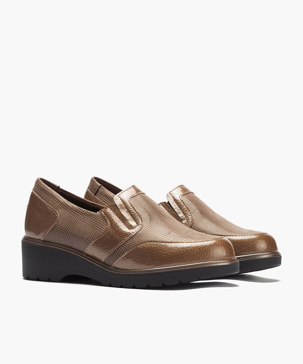 Manoletina con elásticos combinado charol con lycra Topo