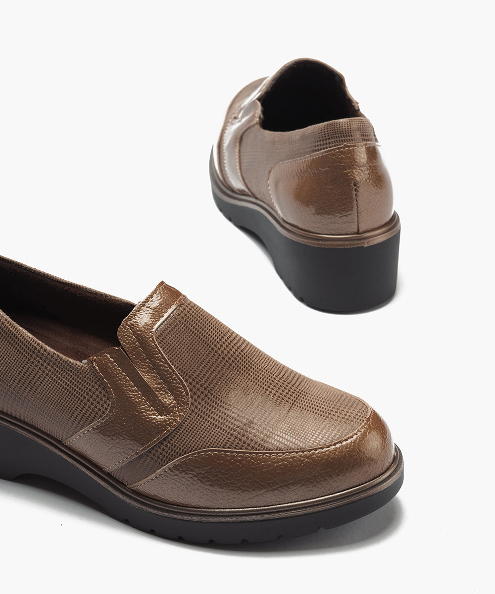 Manoletina con elásticos combinado charol con lycra Topo