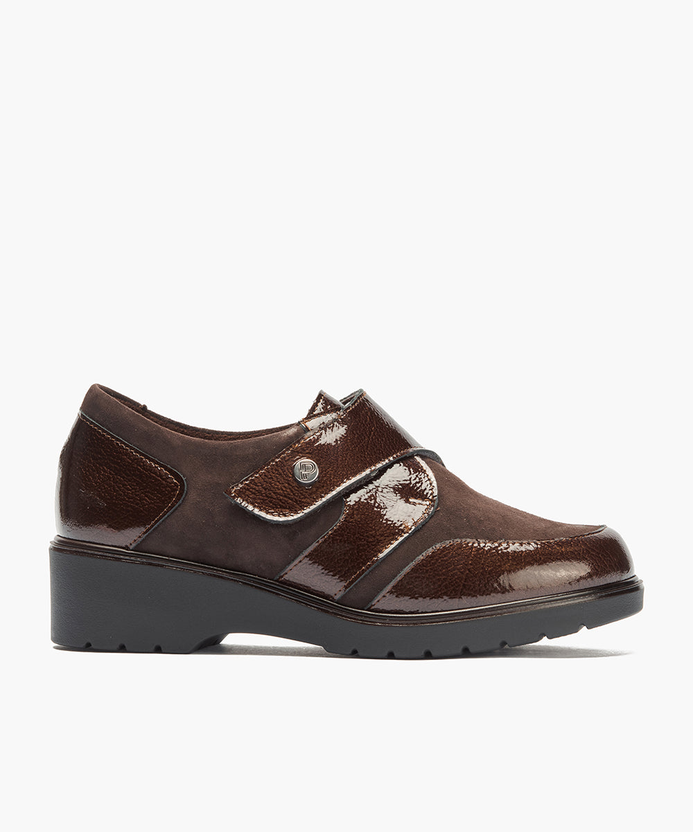 Blucher con velcro combinado charol con ante Marrón