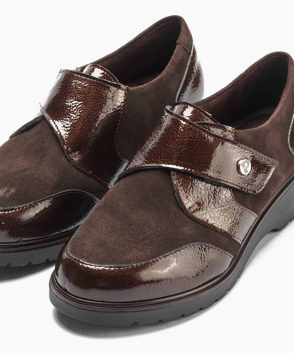 Blucher con velcro combinado charol con ante Marrón