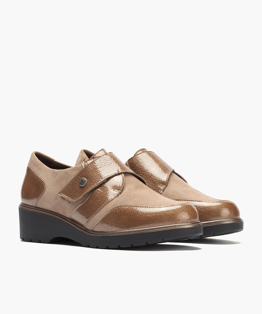 Blucher con velcro combinado charol con ante Topo