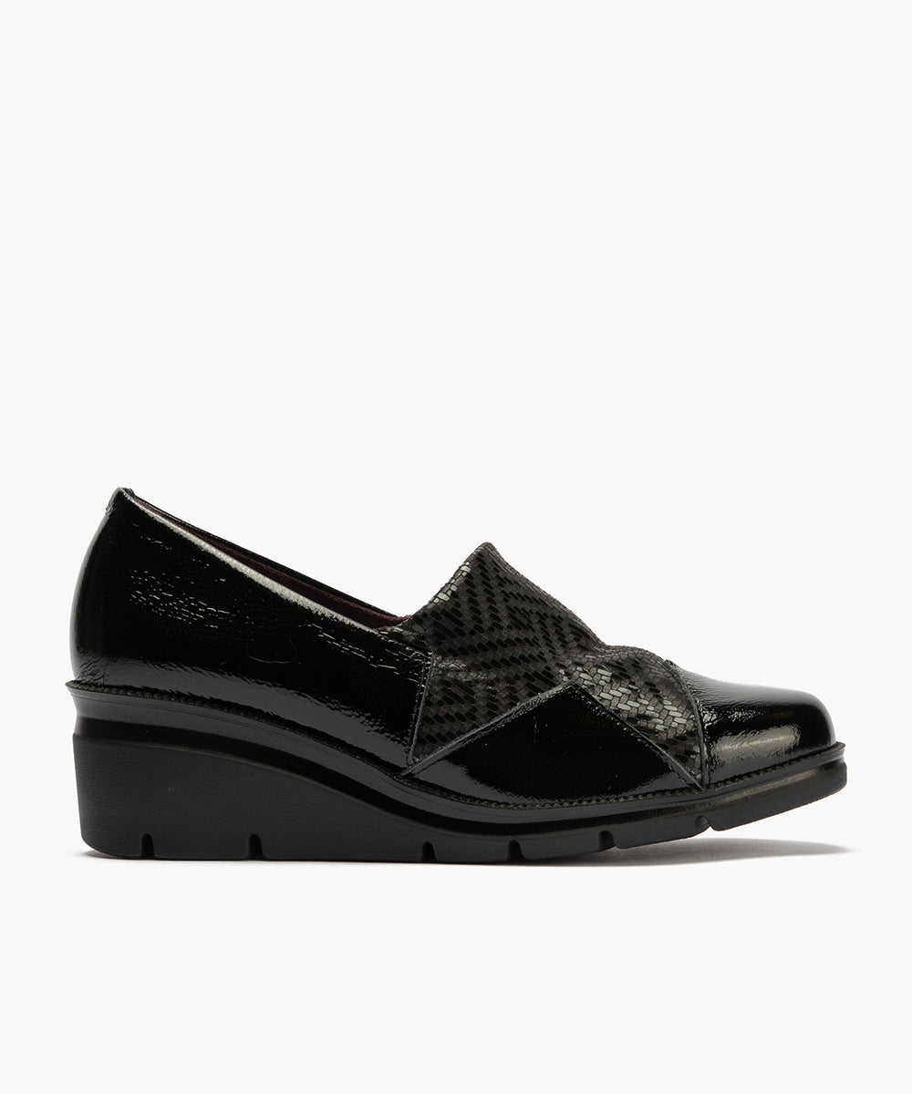 Abotinado combinado charol con lycra Negro