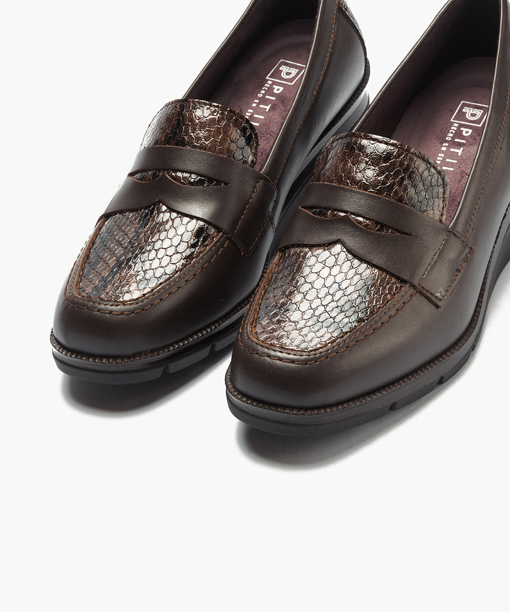 Mocasín combinado napa con serpiente charol Marrón