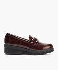 Mocasín adorno en charol Burdeos