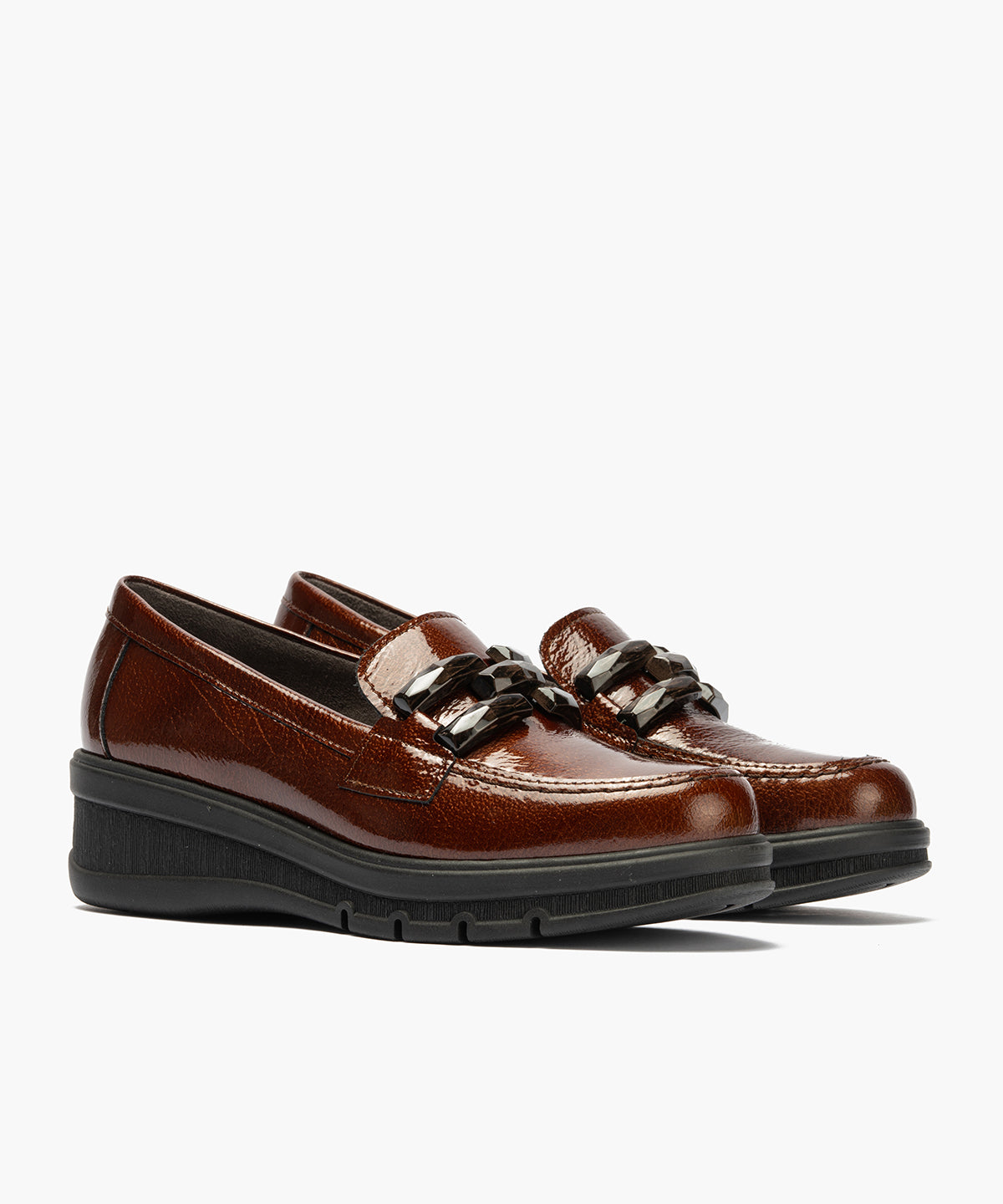 Mocasín adorno en charol Cuero