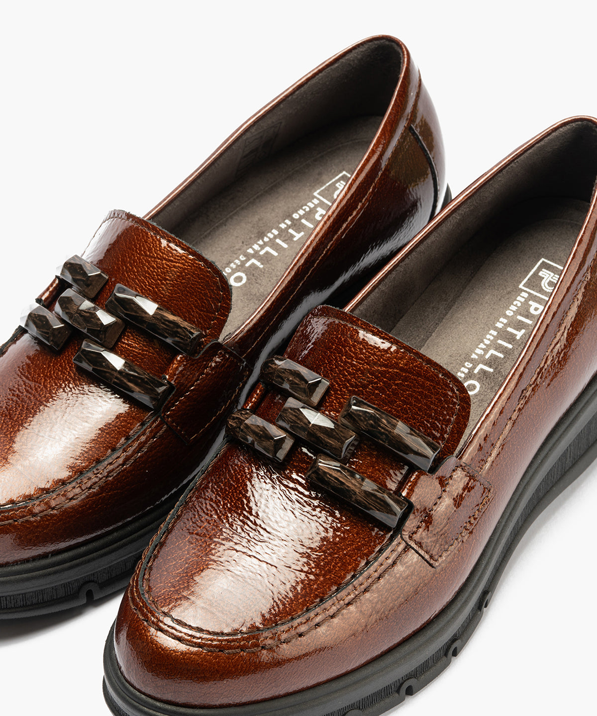 Mocasín adorno en charol Cuero
