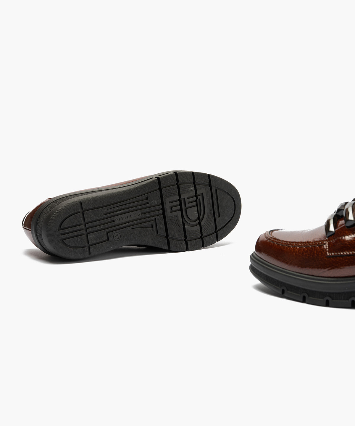 Mocasín adorno en charol Cuero