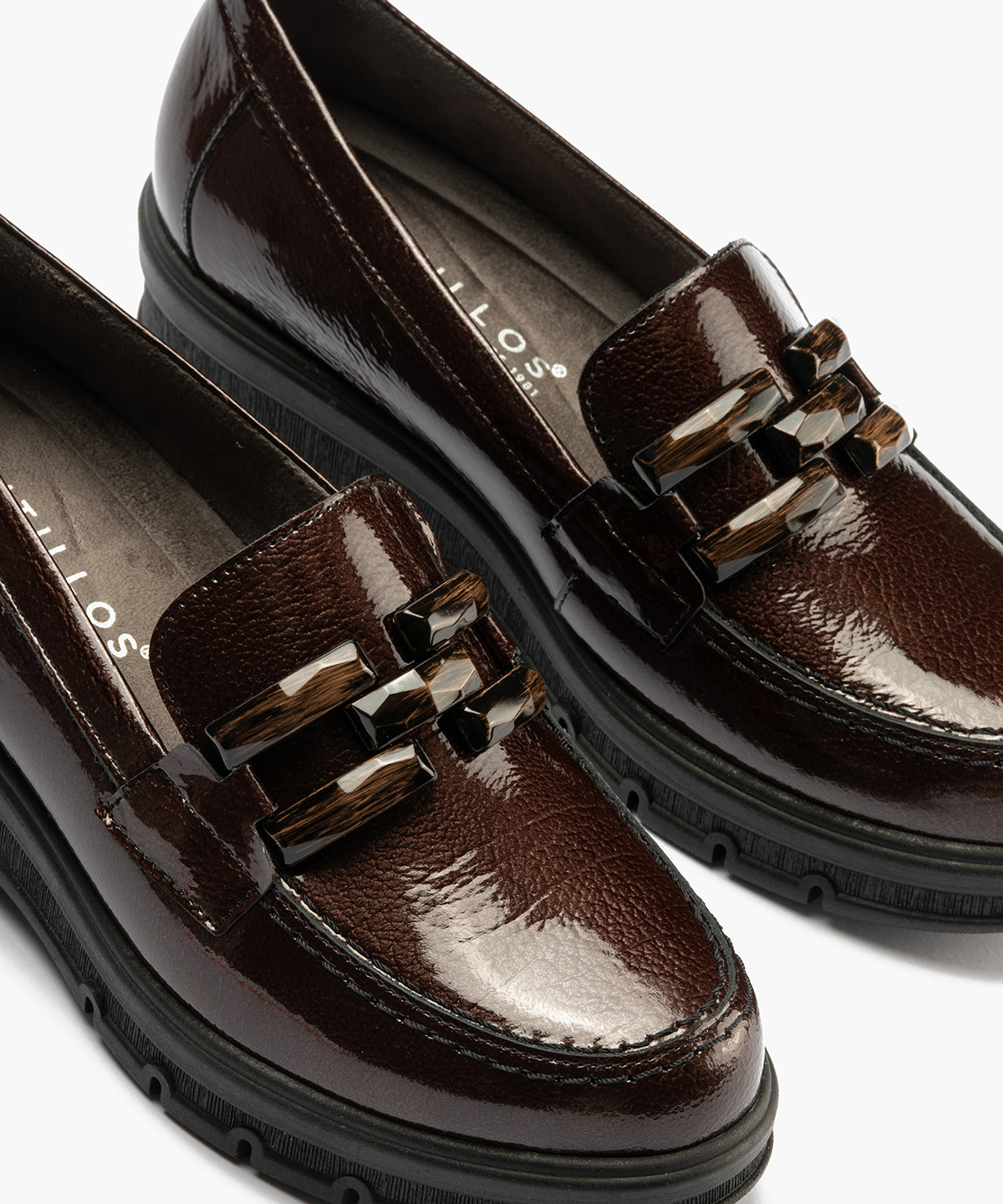 Mocasín adorno en charol Marrón