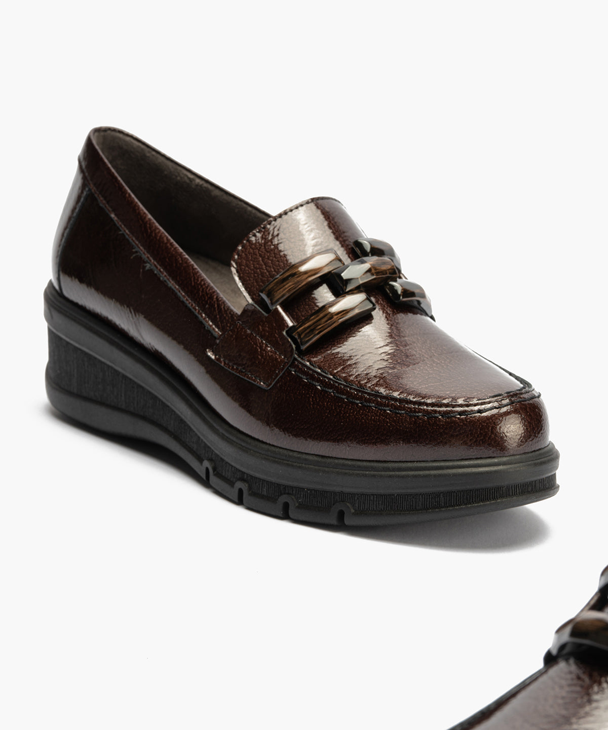 Mocasín adorno en charol Marrón