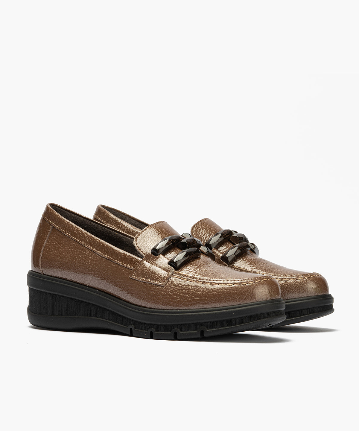 Mocasín adorno en charol Topo
