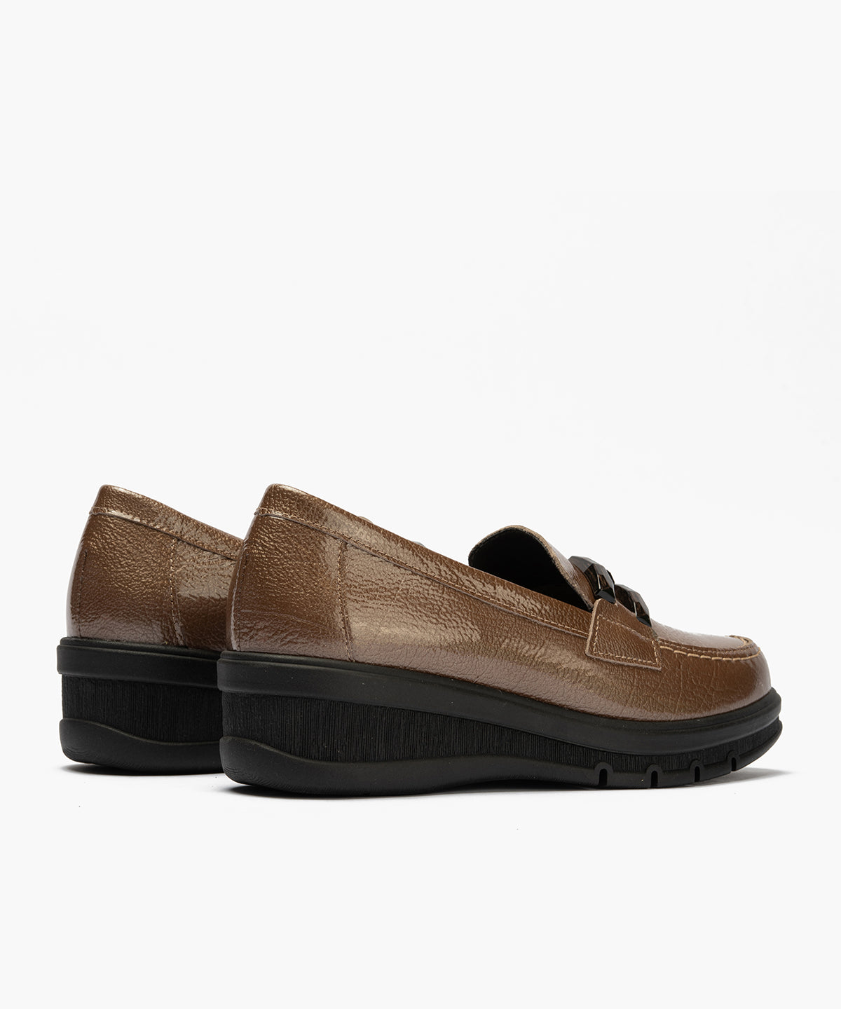 Mocasín adorno en charol Topo