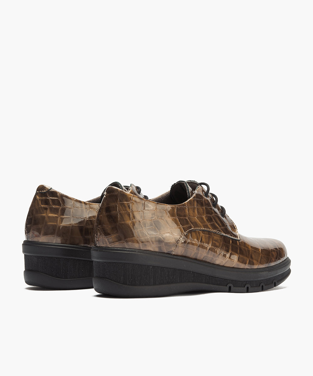 Blucher en charol coco Humo