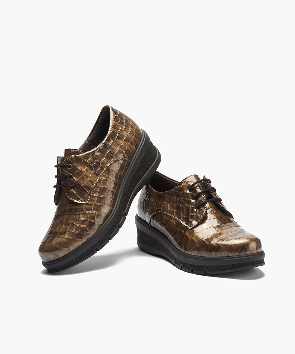 Blucher en charol coco Humo
