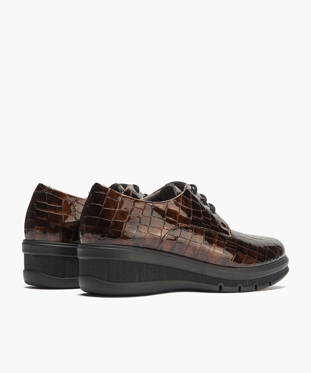 Blucher en charol coco Marrón