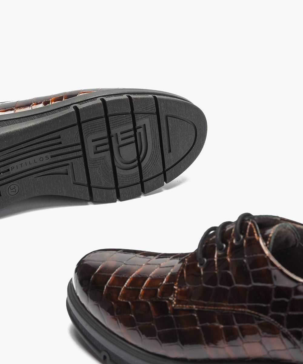 Blucher en charol coco Marrón