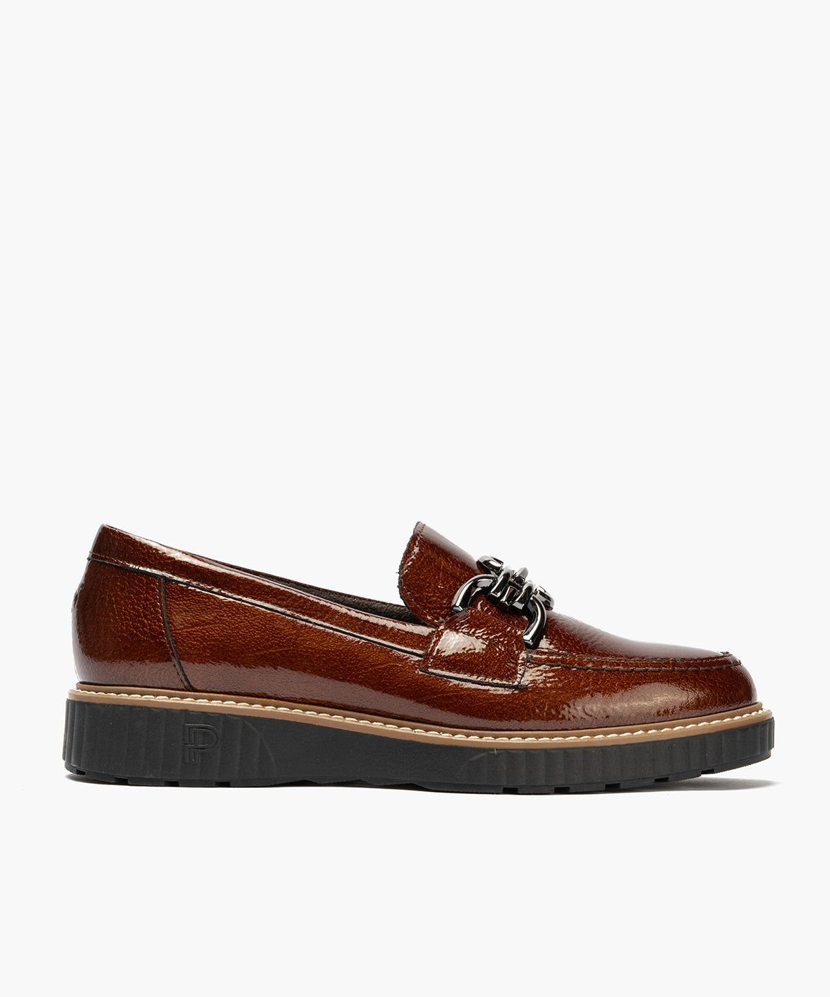 Mocasín con adorno en charol Cuero